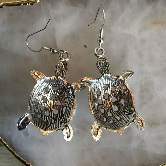 ADORABLE SILVER Plated Turtle Earrings! - Picture 3 of 16